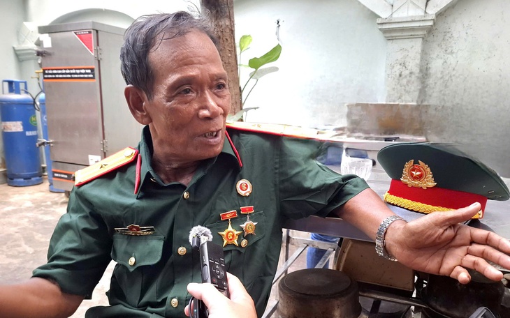 Con gái liệt sĩ đưa ảnh cha dự Lễ diễu binh, diễu hành kỷ niệm Quốc khánh 2/9: 'Bố ơi, hòa bình đẹp lắm! '- Ảnh 4.