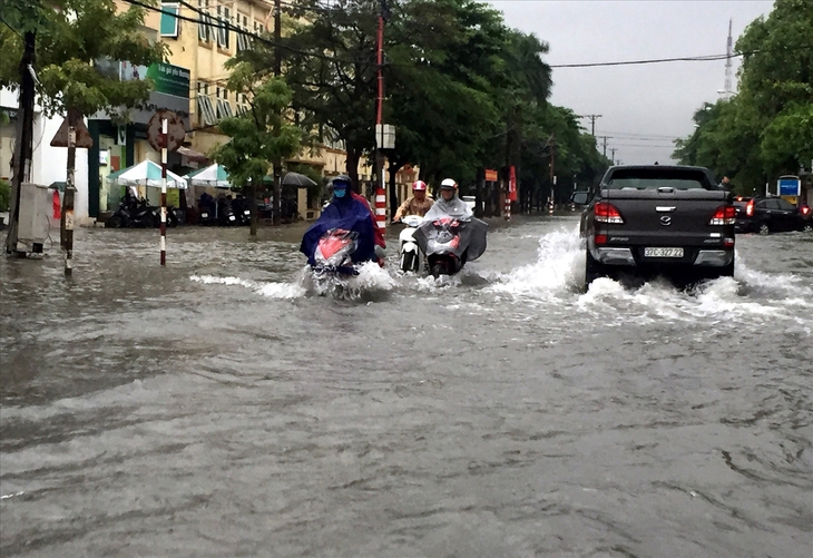 Cảnh báo mưa dông, lốc sét, gió giật mạnh vào chiều tối nay- Ảnh 2.