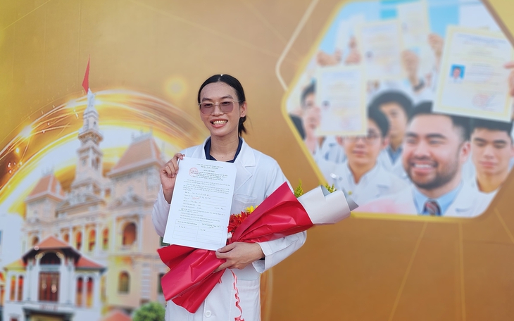 Bác sĩ trẻ chọn gắn bó trạm y tế: "Tôi muốn được gần dân hơn"
