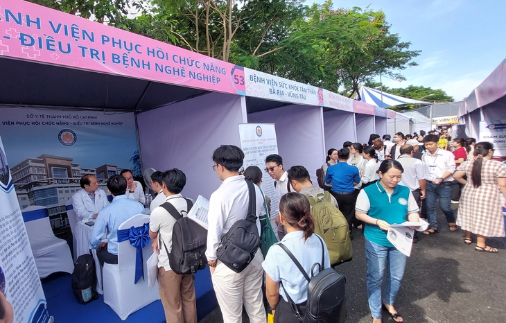 74 bác sĩ trẻ ở TPHCM vừa nhận giấy phép hành nghề đã chọn gắn bó với y tế cơ sở- Ảnh 3.