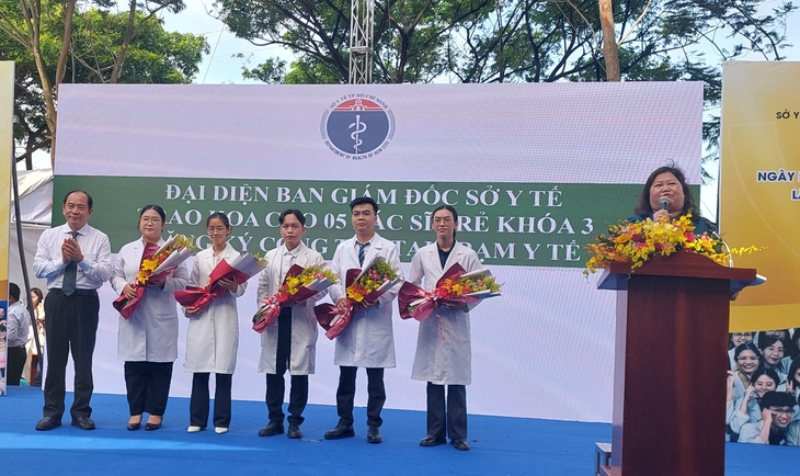 74 bác sĩ trẻ ở TPHCM vừa nhận giấy phép hành nghề đã chọn gắn bó với y tế cơ sở- Ảnh 2.