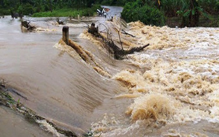 Đảm bảo an toàn đê điều ứng phó với lũ ở 3 tỉnh Trung Bộ; mưa lớn ở Hà Nội