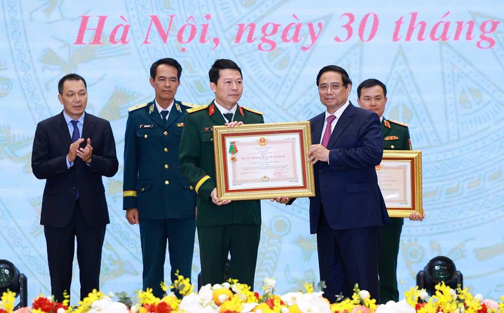 MB vinh dự đón nhận Huân chương Bảo vệ Tổ quốc hạng Nhất tại Hội nghị '80 năm Doanh nghiệp đồng hành cùng đất nước'- Ảnh 1.