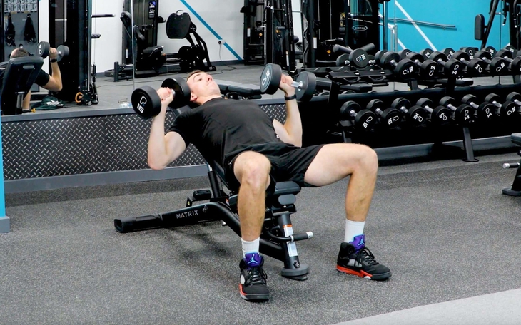 5 bài tập ngực giúp tăng cơ nhiều hơn chống đẩy sau 50 tuổi