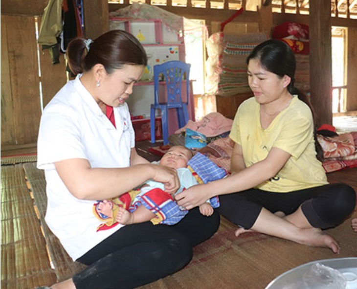 Cô đỡ thôn bản cần được đào tạo nghiệp vụ định kỳ và đãi ngộ tốt hơn- Ảnh 1.
