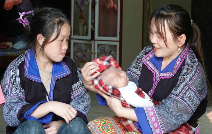 Cô đỡ thôn bản cần được đào tạo nghiệp vụ định kỳ và đãi ngộ tốt hơn- Ảnh 2.