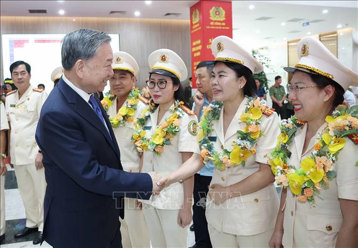 Tổng Bí thư gặp mặt điển hình tiên tiến dự Đại hội thi đua 'Vì An ninh Tổ quốc' lần thứ 9- Ảnh 5. Tổng Bí thư gặp mặt điển hình tiên tiến dự Đại hội thi đua 'Vì An ninh Tổ quốc' lần thứ 9- Ảnh 5.