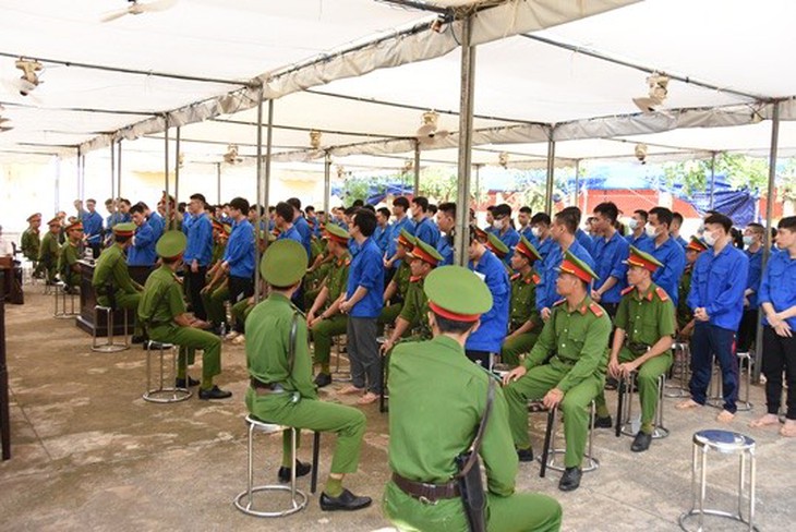 Hơn 100 bị cáo hầu tòa trong vụ án đòi nợ thuê - Ảnh 1.