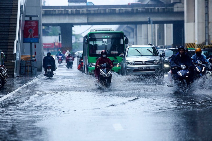 Giữa nắng nóng thiêu đốt đã xuất hiện mưa dông ở vùng núi- Ảnh 2.