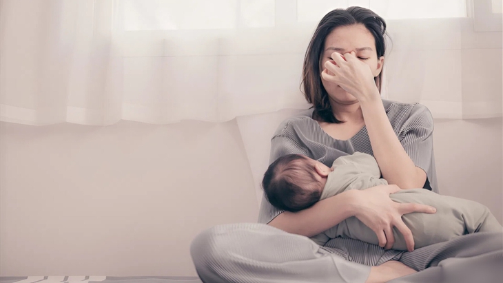 Trầm cảm sau sinh: Kẻ thù thầm lặng đe dọa sức khỏe mẹ và bé - Ảnh 1. Trầm cảm sau sinh: Kẻ thù thầm lặng đe dọa sức khỏe mẹ và bé - Ảnh 1.
