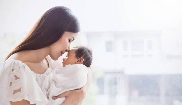 Chăm sóc sức khỏe tinh thần cho bà mẹ sau sinh từ những điều nhỏ nhất - Ảnh 2.