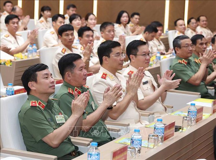 Tổng Bí thư gặp mặt điển hình tiên tiến dự Đại hội thi đua 'Vì An ninh Tổ quốc' lần thứ 9- Ảnh 7. Tổng Bí thư gặp mặt điển hình tiên tiến dự Đại hội thi đua 'Vì An ninh Tổ quốc' lần thứ 9- Ảnh 7.
