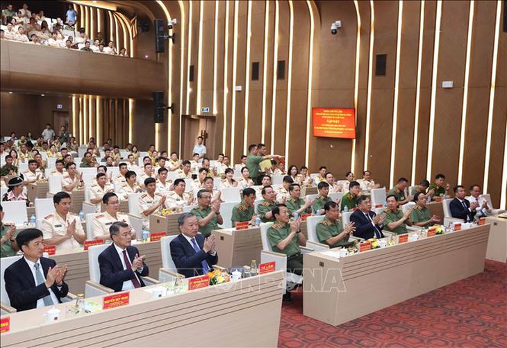Tổng Bí thư gặp mặt điển hình tiên tiến dự Đại hội thi đua 'Vì An ninh Tổ quốc' lần thứ 9- Ảnh 4. Tổng Bí thư gặp mặt điển hình tiên tiến dự Đại hội thi đua 'Vì An ninh Tổ quốc' lần thứ 9- Ảnh 4.