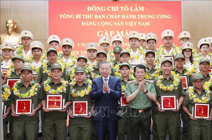 Tổng Bí thư gặp mặt điển hình tiên tiến dự Đại hội thi đua 'Vì An ninh Tổ quốc' lần thứ 9- Ảnh 8. Tổng Bí thư gặp mặt điển hình tiên tiến dự Đại hội thi đua 'Vì An ninh Tổ quốc' lần thứ 9- Ảnh 8.
