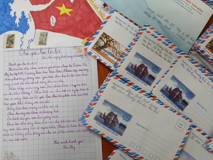 Hàng trăm lá thư tay của học sinh gửi tới quân và dân Trường Sa- Ảnh 2.