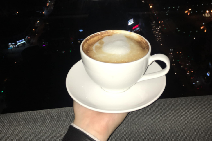 Caffeine, trà đặc, nước ngọt - giới hạn bao nhiêu là an toàn cho mẹ bầu?- Ảnh 1.
