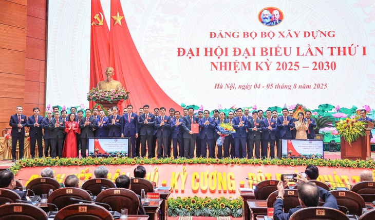 Thủ tướng đặt mục tiêu cho Bộ Xây dựng về đường cao tốc, nhà ở xã hội và sân bay Long Thành trong nhiệm kỳ mới- Ảnh 2. Thủ tướng đặt mục tiêu cho Bộ Xây dựng về đường cao tốc, nhà ở xã hội và sân bay Long Thành trong nhiệm kỳ mới- Ảnh 2.
