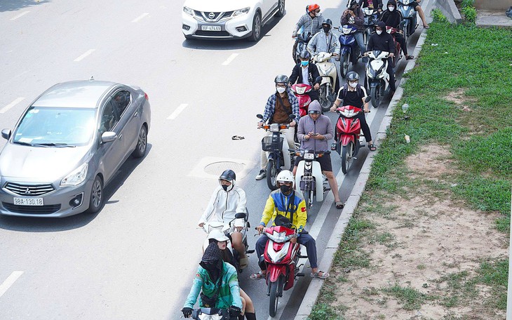 Mưa dông ngay sau nắng nóng kỷ lục, dễ xảy ra lốc sét, mưa đá