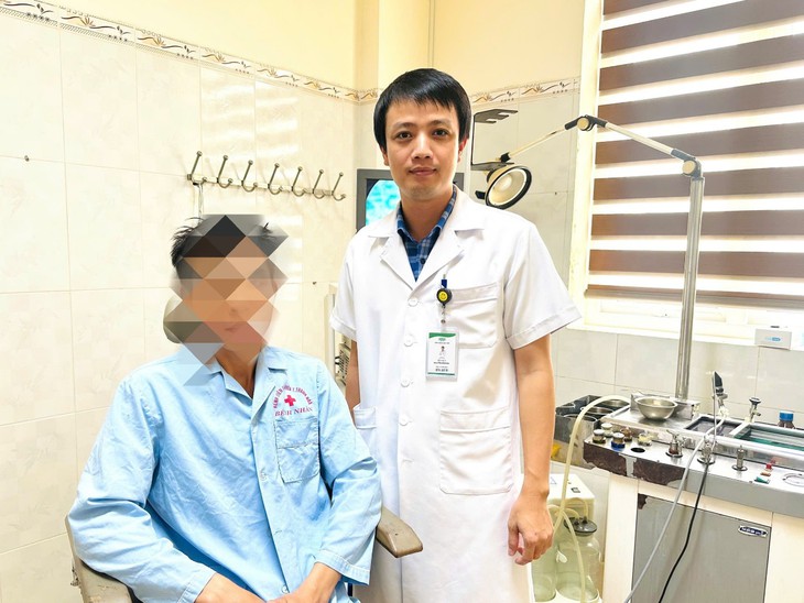 Đang khoan đá thanh niên bị mũi khoan ‘lưỡi câu’ xuyên hốc mũi - Ảnh 3.