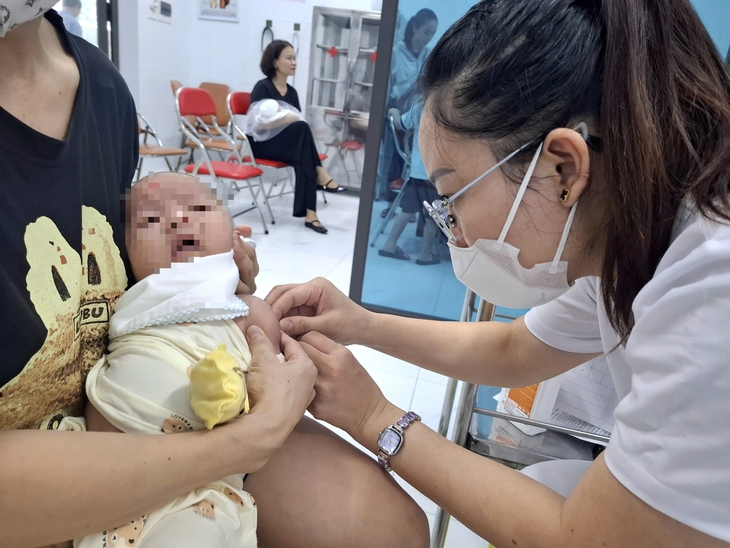Sau hơn một tháng sáp nhập, trạm y tế của Hà Nội vận hành thông suốt- Ảnh 1.