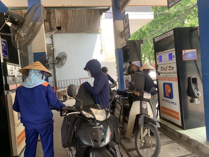 Giá xăng có thể tiếp tục tăng lần thứ 2 liên tiếp trong ngày mai 7/8- Ảnh 1. giá xăng