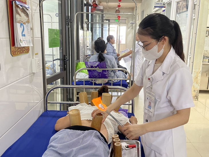 'Xây' lại cuộc sống cho người bệnh nặng bằng y học cổ truyền kết hợp y học hiện đại- Ảnh 10. 'Xây' lại cuộc sống cho người bệnh nặng bằng y học cổ truyền kết hợp y học hiện đại- Ảnh 10.