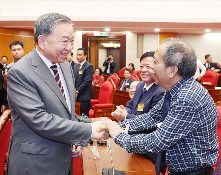 Tổng Bí thư: Trí thức, nhà khoa học, văn nghệ sỹ tiếp tục là lực lượng tiên phong mở đường cho dân tộc tiến lên mạnh mẽ- Ảnh 4.