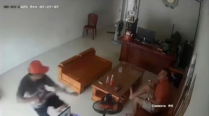 Người đàn ông bị chém đứt lìa tay tại nhà riêng- Ảnh 1. Người đàn ông bị chém đứt lìa tay tại nhà riêng- Ảnh 1.
