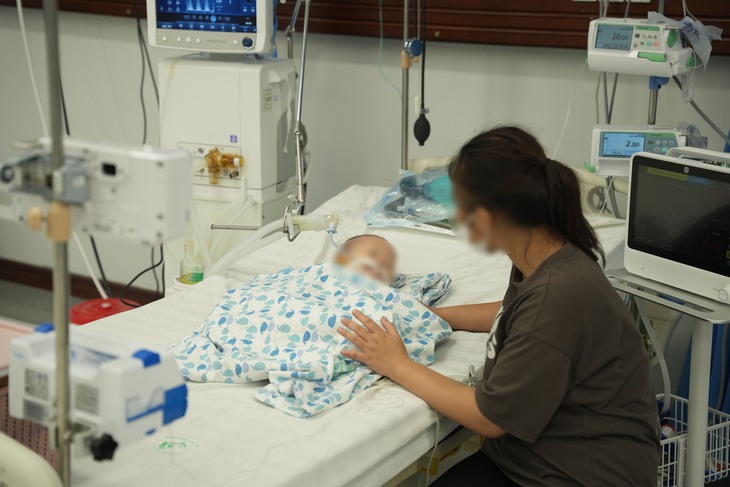 Từ vụ bé 15 tháng tuổi nguy kịch vì uống nhầm tinh dầu đuổi muỗi, bác sĩ hướng dẫn cách sử dụng an toàn- Ảnh 2. Từ vụ bé 15 tháng tuổi nguy kịch vì uống nhầm tinh dầu đuổi muỗi, bác sĩ hướng dẫn cách sử dụng an toàn- Ảnh 2.