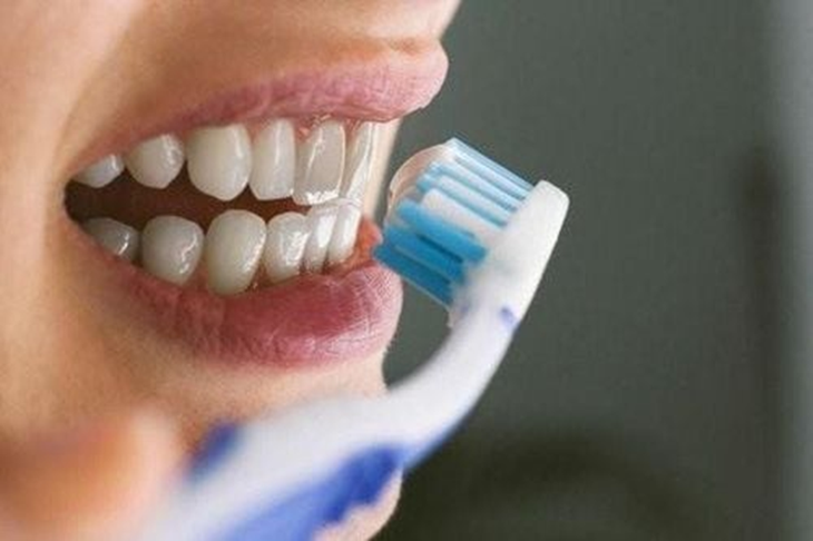 5 sai lầm 'tai hại' khi đánh răng, 'hủy hoại' nướu (lợi) mỗi ngày- Ảnh 3. 5 sai lầm 'tai hại' khi đánh răng, 'hủy hoại' nướu (lợi) mỗi ngày- Ảnh 3.