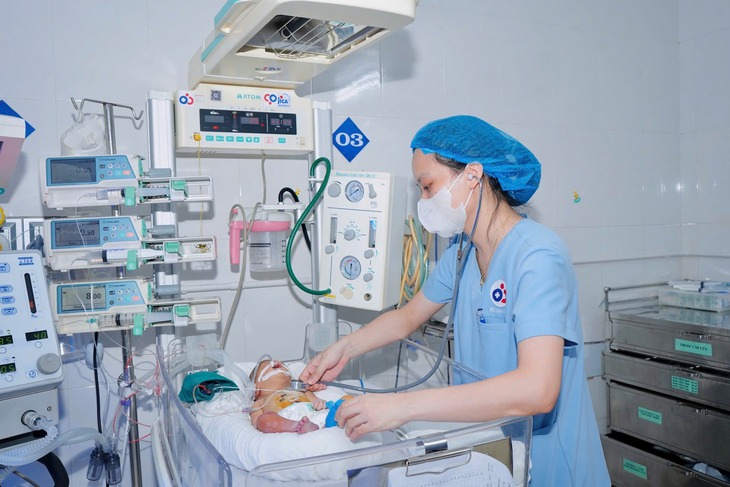 Can thiệp tim mạch tối khẩn, cứu bé sơ sinh- Ảnh 2.