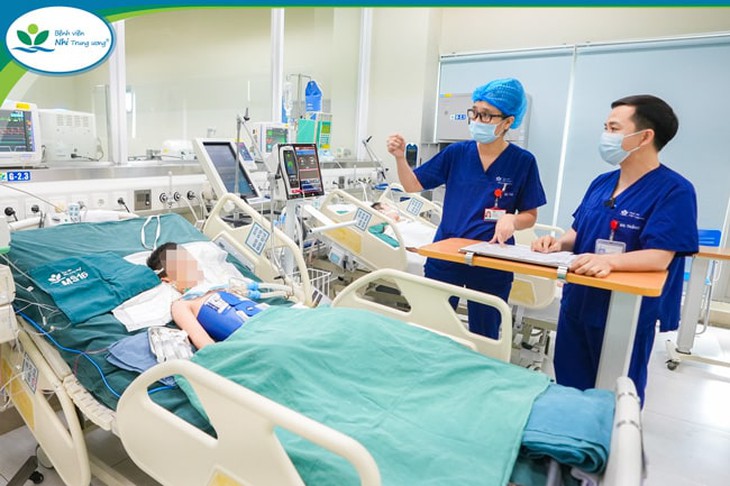 Báo động từ phòng cấp cứu: Trẻ đuối nước nguy kịch tính mạng do người lớn sơ cứu sai- Ảnh 1.