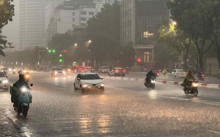 Sáng nay Hà Nội tái diễn mưa dông