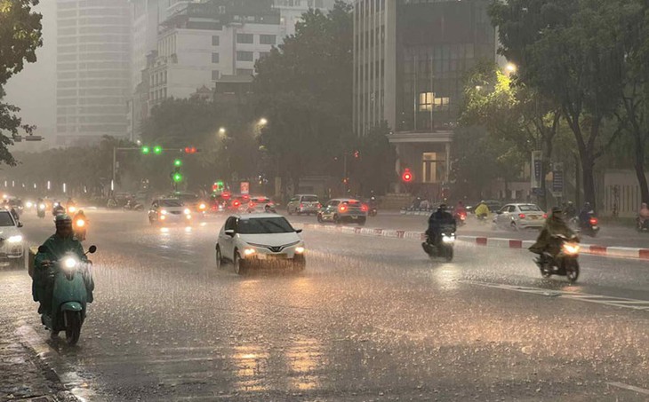 Sáng nay Hà Nội tái diễn mưa dông- Ảnh 2.