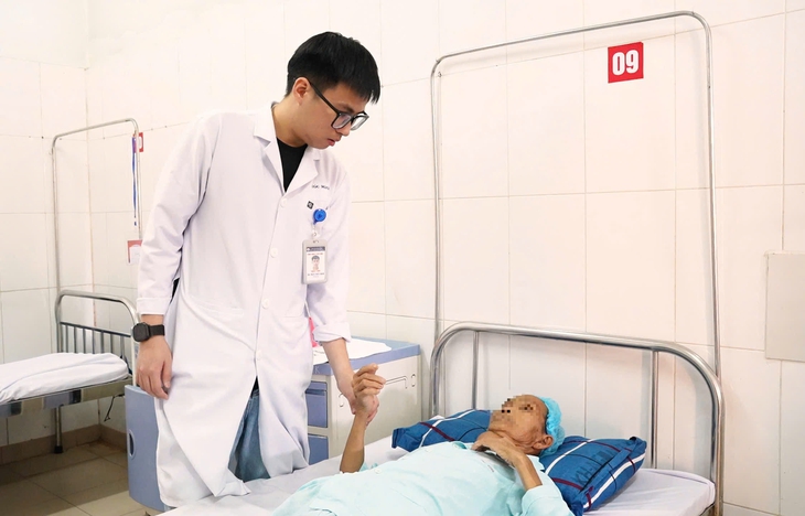 Cụ bà 78 tuổi mang khối u não 'khủng' được bóc tách thành công- Ảnh 2.