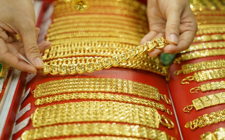 Giá vàng hôm nay ngày 7/8 vẫn nằm yên nghe ngóng