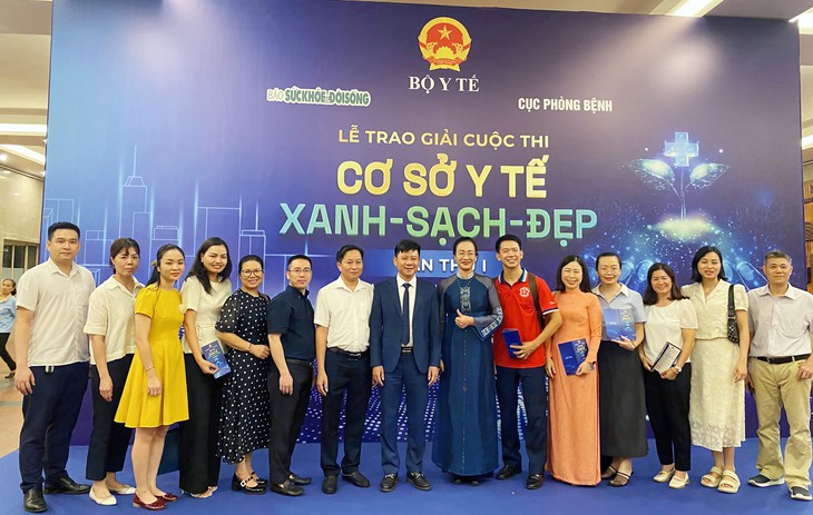 Không khí rộn ràng trước giờ diễn ra Lễ trao giải cuộc thi 'Cơ sở Y tế Xanh - Sạch - Đẹp'- Ảnh 2.