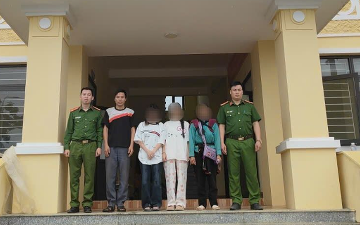 Giải cứu hai nữ sinh sập bẫy 'việc nhẹ lương cao' - Ảnh 1.