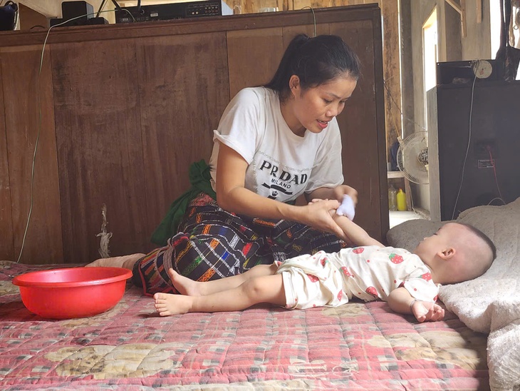 Những bước chân không mỏi chăm sức khỏe cho trẻ vùng cao- Ảnh 3.