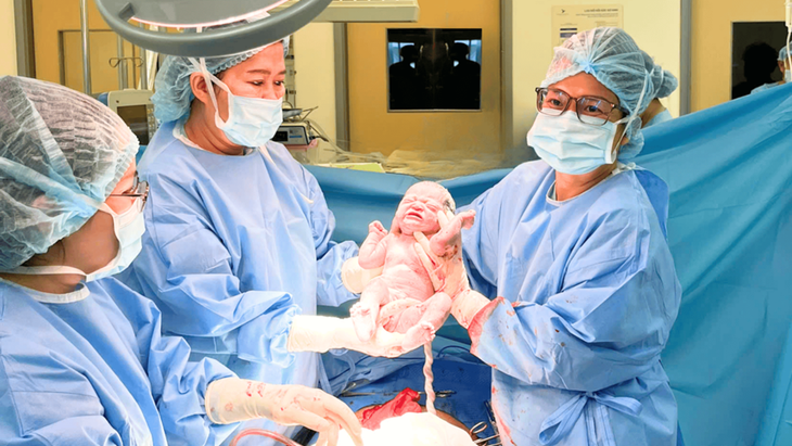 Hành trình kỳ diệu cứu thai kỳ nứt tử cung tại Bệnh viện Đa khoa Quốc tế Hạnh Phúc- Ảnh 1.