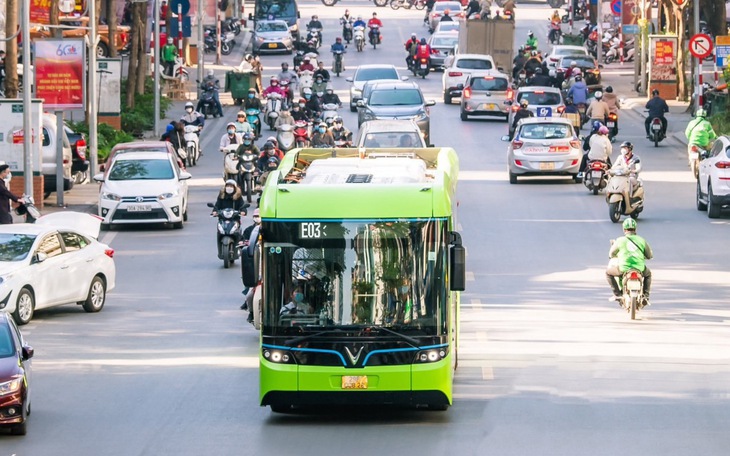 Hà Nội sử dụng xe buýt điện phục vụ tại các điểm du lịch khu vực trung tâm - Ảnh 2. Hà Nội sử dụng xe buýt điện phục vụ tại các điểm du lịch khu vực trung tâm - Ảnh 2.