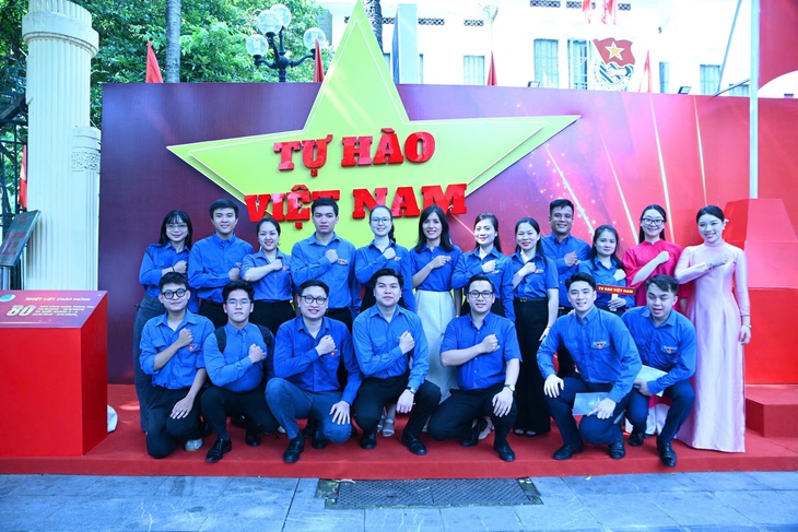 Chiến dịch 'Tôi yêu Tổ quốc tôi' khơi dậy tình yêu nước mạnh mẽ- Ảnh 3. Chiến dịch 'Tôi yêu Tổ quốc tôi' khơi dậy tình yêu nước mạnh mẽ- Ảnh 3.