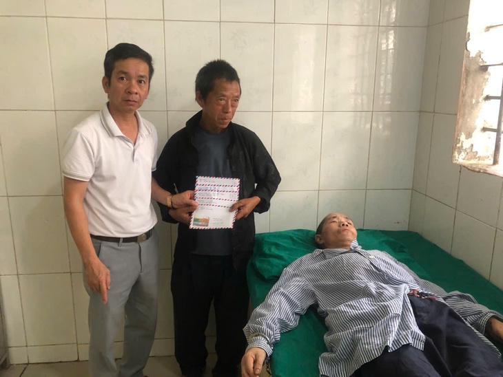 'Ông đỡ' nơi địa đầu Tổ quốc: Hơn cả một thầy thuốc là người thân của dân bản- Ảnh 5.