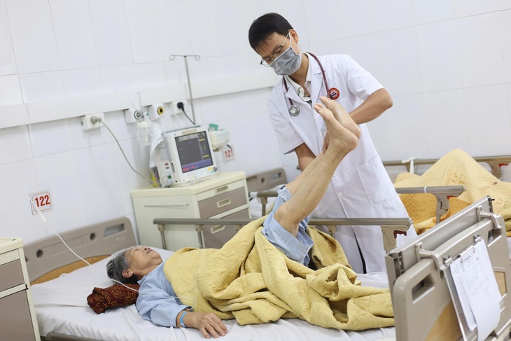 Cụ bà 73 tuổi bị đột quỵ não cấp khi đang đi du lịch- Ảnh 1. Cụ bà 73 tuổi bị đột quỵ não cấp khi đang đi du lịch- Ảnh 1.