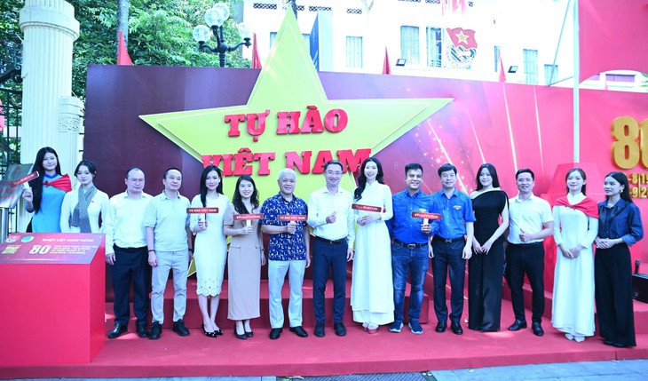 Chiến dịch 'Tôi yêu Tổ quốc tôi' khơi dậy tình yêu nước mạnh mẽ- Ảnh 1. Chiến dịch 'Tôi yêu Tổ quốc tôi' khơi dậy tình yêu nước mạnh mẽ- Ảnh 1.
