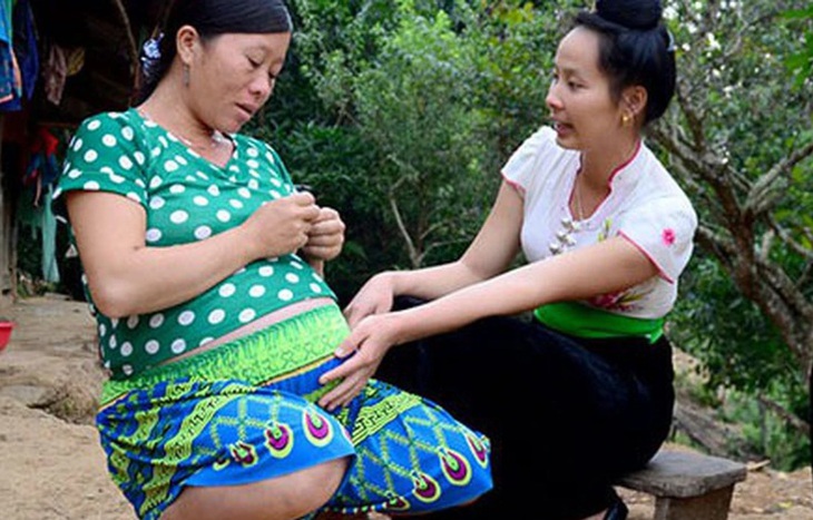 Vai trò của cô đỡ thôn bản trong hành trình 1000 ngày đầu đời - giai đoạn 'vàng' cho trẻ phát triển toàn diện- Ảnh 2. Vai trò của cô đỡ thôn bản trong hành trình 1000 ngày đầu đời - giai đoạn 'vàng' cho trẻ phát triển toàn diện- Ảnh 2.