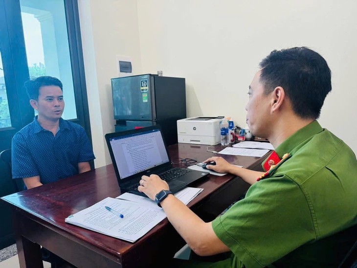 Giao xe cho con gây chết người, hai bố con cùng bị khởi tố
- Ảnh 2. Giao xe cho con gây chết người, hai bố con cùng bị khởi tố
- Ảnh 2.