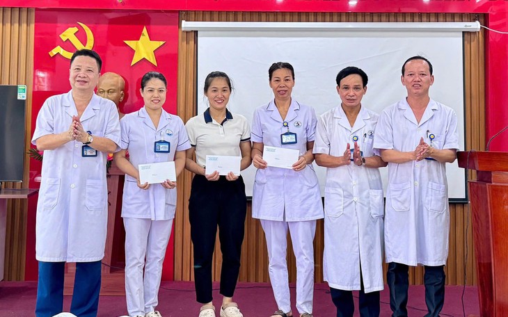 Nhân viên y tế hiến máu giúp sản phụ qua cơn nguy kịch