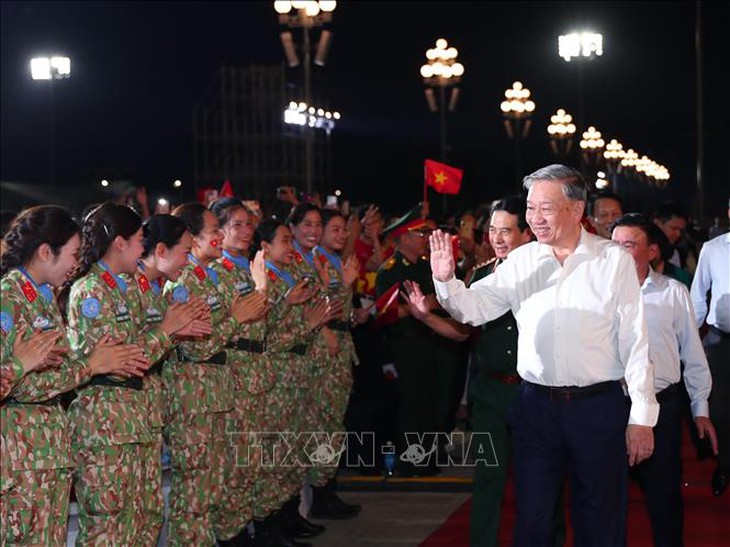 Tổng Bí thư dự Chương trình chính luận nghệ thuật 'Dưới cờ vinh quang'- Ảnh 2. Tổng Bí thư dự Chương trình chính luận nghệ thuật 'Dưới cờ vinh quang'- Ảnh 2.