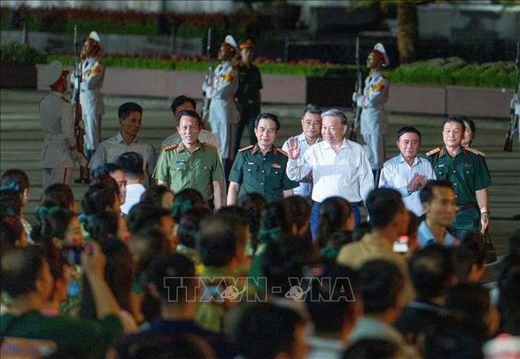Tổng Bí thư dự Chương trình chính luận nghệ thuật 'Dưới cờ vinh quang'- Ảnh 3. Tổng Bí thư dự Chương trình chính luận nghệ thuật 'Dưới cờ vinh quang'- Ảnh 3.